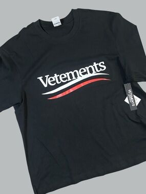 Vetements Men's Campaign Logo T-Shirt in Black